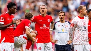 Enttäuschte Mainzer nach dem verlorenen Heimspiel gegen Frankfurt