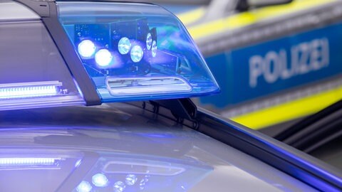 Blaulicht eines Polizeiwagens (Symbolbild)