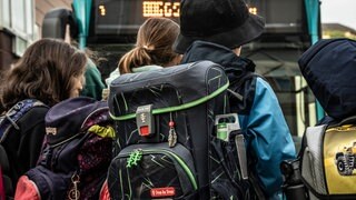 In einem Idar-Obersteiner Grundschulbus kommt es immer wieder zu Auseinandersetzungen. Zuletzt musste sogar die Polizei anrücken.