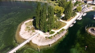 Der Bodensee vor Immenstaad im Bodenseekreis. Der Pegel des Bodensees ist ungewöhnlich niedrig, gleichzeitig steigt an heißen Tagen der Wasserverbrauch. Ist die Trinkwasserversorgung dadurch in Gefahr?