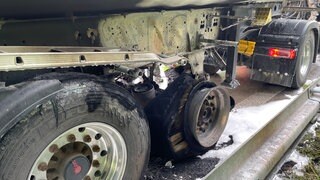 Brennender Lkw-Auflieger an der Raststätte Wunnenstein. Die A81 Richtung Stuttgart war kurzzeitig gesperrt. 