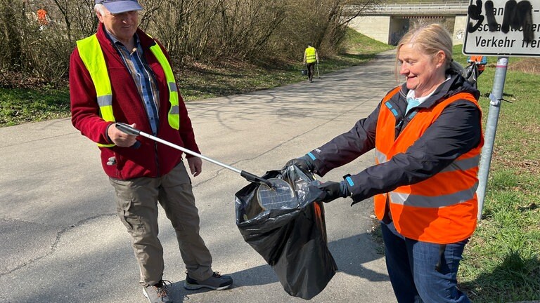 Die SWR1 Dreck weg-Woche 2026 ist zum Müllsammeln in Aichelberg im Landkreis Göppingen.