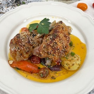Ofenhähnchen mit Sesam und Gemüse
