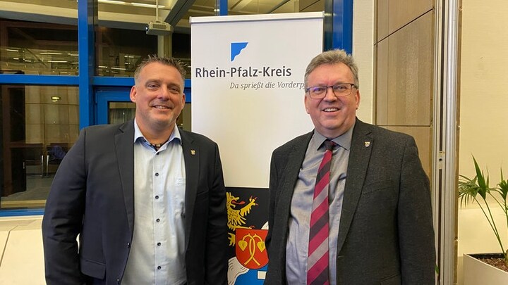 Der CDU-Kandidat für die Landratswahl im Rhein-Pfalz-Kreis Volker Knörr (links) neben seinem Parteikollegen und Vorgänger Clemens Körner (rechts).