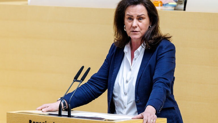 Ute Eiling-Hütig (bisher CSU) spricht im bayerischen Landtag. Die 58-Jährige ist neue Bildungsministerin in Rheinland-Pfalz und gehört inszwischen dser CDU an.