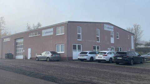 Coboworx hat seinen Hauptsitz am Neuen Bahnhof in Salmtal. Früher war in dem Gebäude eine Bäckerei. 