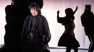 Bühnenbild „Hamlet“: Shirin Ali als Hamlet