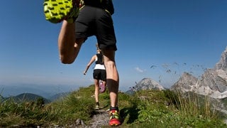 (Symbolbild) Wem ein Marathon zu kurz ist, kann sich ja mal beim Trail- bzw. Ultratrail probieren. Solche Läufe gibt es auch bei uns in Rheinland-Pfalz zum Beispiel auf dem "Pfälzer Weinsteig". Wir haben mit Extremläufer Holger Gremmers darüber gesprochen.