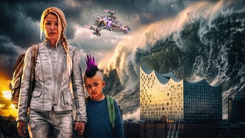 Frau mit einem Jungen an der Hand, er trägt einen Irokesenhaarschnitt. Im Hintergrund fliegt ein kleines Raumschiff,  man sieht die Hamburger Elbphilharmonie und eine anrollende Riesenwelle.