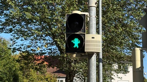 Strohhutfest-Ampelmännchen in der Hitparaden-Stadt Frankenthal.