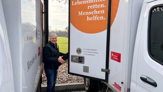 Mitarbeiter und Kunden der Tafel Ludwigshafen