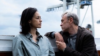 Derya (Özgü Namal)(l) und Aziz (Tansu Biçer) in einer Szene des Films «Gelbe Briefe».