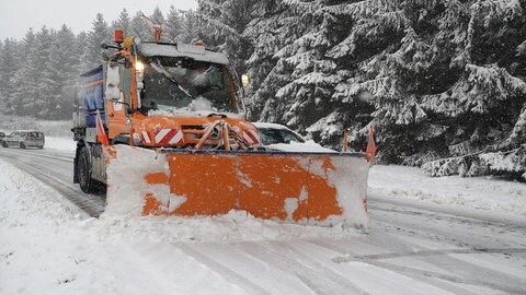 Die Straßenmeistereien in der Region Trier sind auf Winterwetter mit Schnee, Eis und Glätte gut vorbereitet.