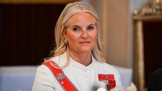Norwegens Kronprinzessin Mette-Marit steht wegen ihrer Nähe zu Jeffrey Epstein in der Kritik.