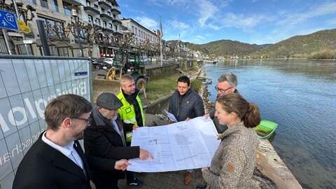 Die Ufermauer in Boppard in der Rheinallee