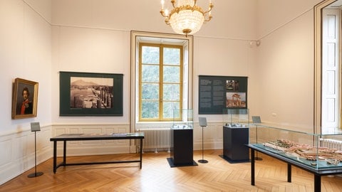 Blick in die Sonderausstellung „Sehnsucht Pompeji“ auf Schloss Villa Ludwigshöhe