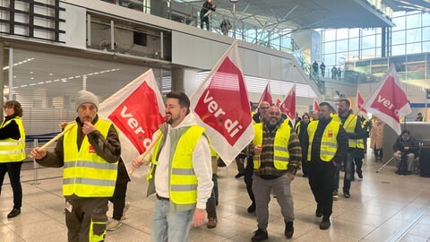 Streikende am Flughafen Stuttgart
