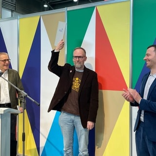 Links im Bild: Michael Roesler-Graichen (Börsenblatt und Jury-Mitglied) Mittig: Dietmar Dath Rechts im Bild: Sebastian Guggolz (Vorsteher des Börsenvereins des Deutschen Buchhandels)