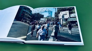 Zeitzeuge mit der Kamera: Fotograf Jürgen Pollak hat seine Eindrücke vom 11. September 2001, als das World Trade Center einstürzte, in einem Fotoband festgehalten.