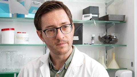 Seit dem GKV-Beitragsstabilisierungsgesetz gibt es für gesetzlich Versicherte kein Geld mehr für medizinische Cannabis-Blüten.
