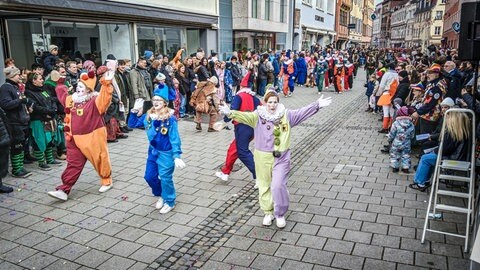 Zehntausende Narren waren am Wochenende in Ulm beim Treffen des Alemannischen Narrenrings