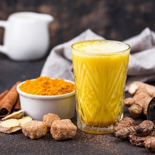 Goldene Milch