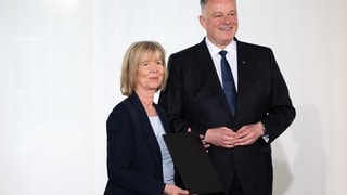 Ministerpräsident Gordon Schnieder (CDU) und Finanzministerin Doris Ahnen (SPD) ziehen nach knapp 100 Tagen im Amt am Montag ein erstes Zwischenfazit.