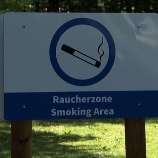 Seit dieser Badesaison gilt ein Rauchverbot in Freibädern. Ausgenommen sind spezielle Raucherzonen.