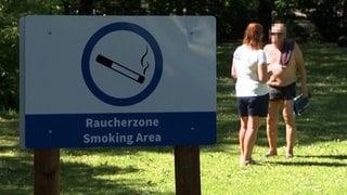 Seit dieser Badesaison gilt ein Rauchverbot in Freibädern. Ausgenommen sind spezielle Raucherzonen.