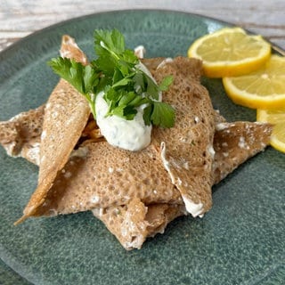 Galettes (bretonische Pfannkuchen) mit karamellisiertem Knollensellerie
