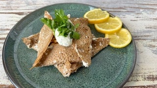 Galettes (bretonische Pfannkuchen) mit karamellisiertem Knollensellerie