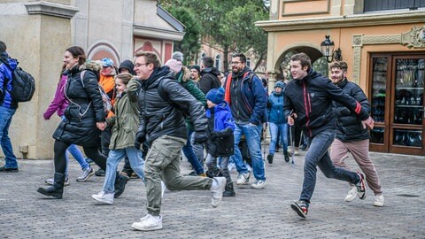 Der Besucher-Ansturm beim Pre-Opening des Europa-Parks, eine Woche vor der offiziellen Saisoneröffnung. Der Freizeitpark in Rust feiert dieses Jahr sein 50-jähriges Bestehen.