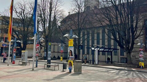 Ein bisschen Wahlkampf gegenüber dem Neu-Ulmer Rathaus.