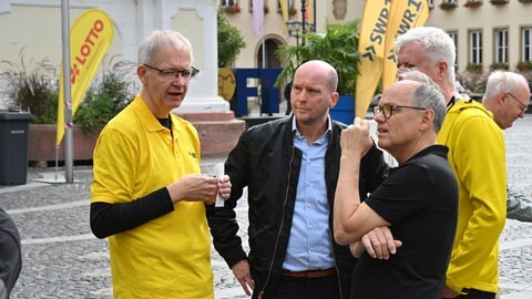 Kai Gniffke (SWR Intendant), Bernd Rosinus (SWR1 Musikchef), Christian Topitsch (stv. Programmchef SWR1), Niels Berkefeld (Projektleiter SWR1 Hitparade)