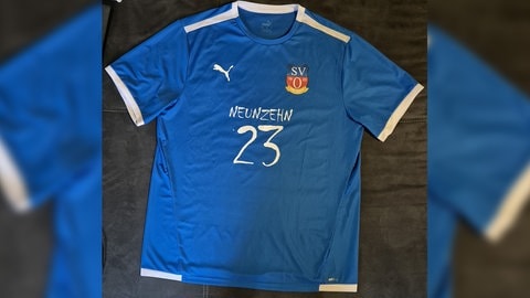 Blaues Fußballtrikot