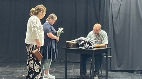 Die inklusive Theatergruppe com.guck probt in Trier das Stück Heidi.
