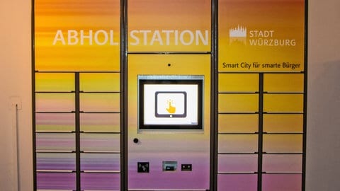 Vorbild Würzburg: In der fränkischen Stadt steht bereits eine digitale Abholstation im Bürgeramt.