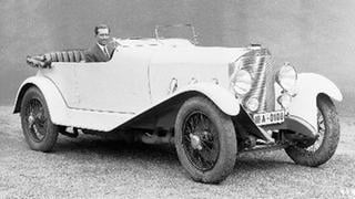 Adolf Rosenberger in einem Mercedes-Benz.
