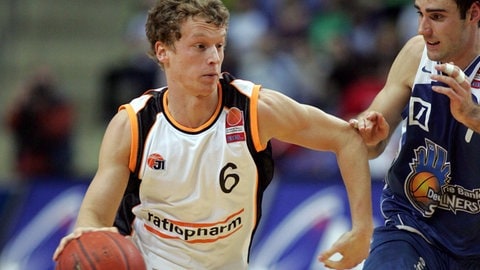Aufbauspieler Per Günther war 14 Jahre lang das Gesicht der Vereins und gilt als Legende in Ulm. Seine Rückennummer Sechs wird deshalb auch nicht mehr vergeben. Auf diesem Bild beim Spiel gegen Frankfurt war Günther 21 Jahre alt.