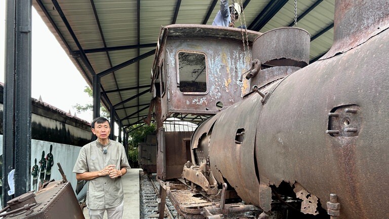 Suwanchai Saengsukiam ist die treibende Kraft hinter der Privatinitiative. Er ist in Ban Laem in der Nähe des Bahnhofs aufgewachsen und hat deshalb eine besondere Beziehung zu ihm. 