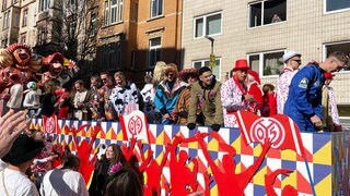 Die Spieler von Mainz 05 am Rosenmontag auf dem Fastnachtswagen
