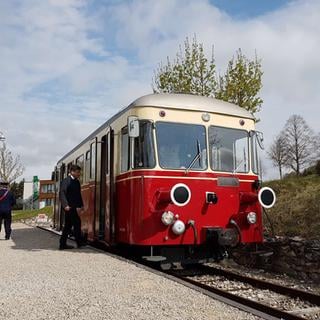 Der erste Zug in der Fahrsaison der Härtsfeld-Museumsbahn im Jahr 2017