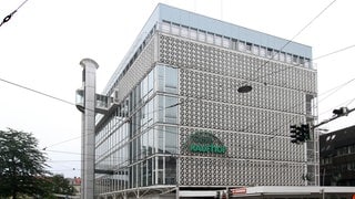 Die Kaufhof-Filiale am Bismarckplatz in der Innenstadt von Heidelberg