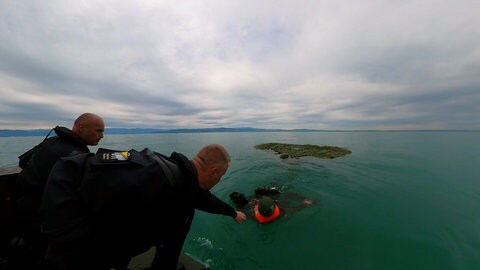 Fallschirmspringer im Bodensee (Archivbild)