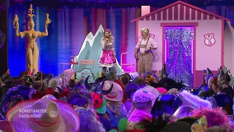 Ein Auftritt von einer Frau und einem Mann bei Konzilfasnacht