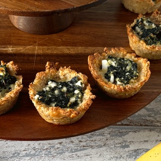 Herzhafte Haferflocken-Snacks mit Spinat und Feta (Oatmeal Cups)