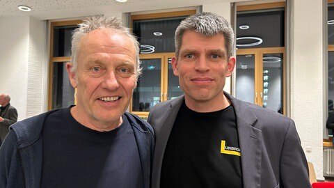 Der ehemalige SC Trainer, Christian Streich, und Oberstaatsanwalt Klaus Hoffmann beim Benefizabend für die Traumahilfe in Lviv.
