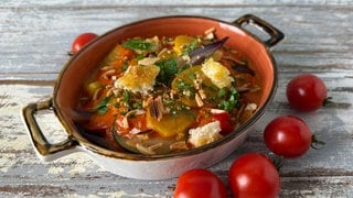 Kartoffelauflauf mit Paprika und Tomaten