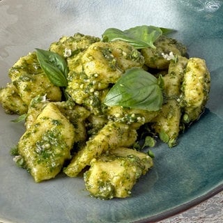 Gnocchi mit Basilikumpesto