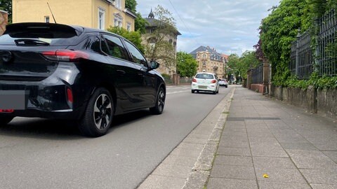 Der Marienring in Landau. An solchen Straßen mit dichtem Verkehr soll der mutmaßliche Autobumser Unfälle provoziert haben, um Versicherungen abzukassieren.